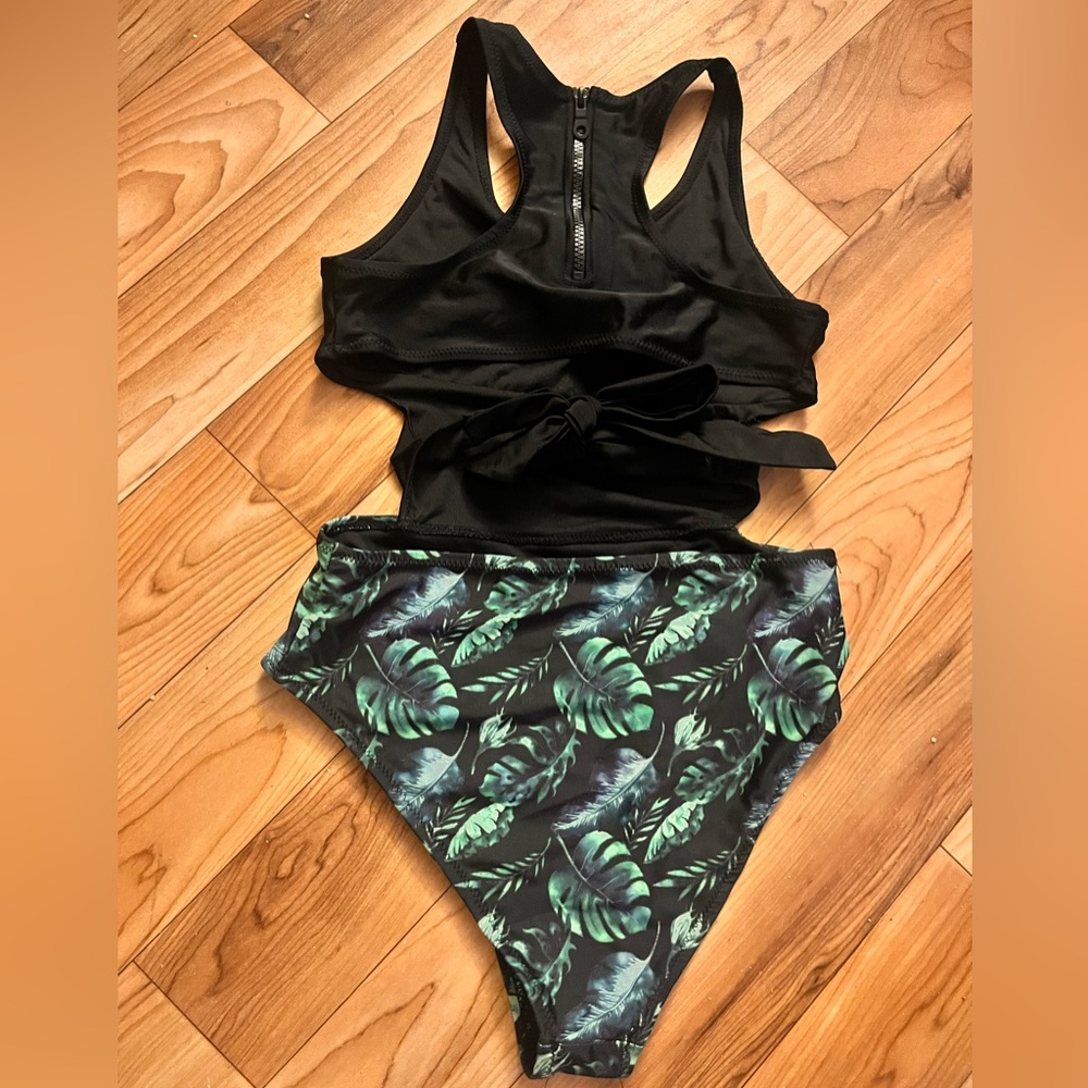 Cupshe Black and Green Tropical Swimsuit - Picture 3 of 6